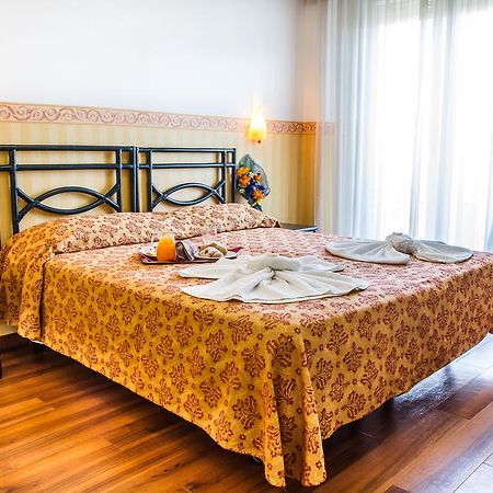 Hotel Consul - Family Hotel Риччоне Номер фото