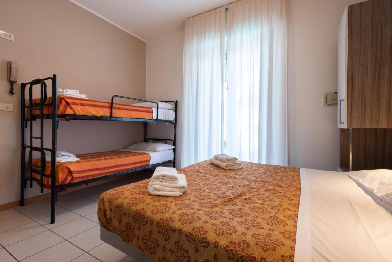 Hotel Consul - Family Hotel Риччоне Екстер'єр фото