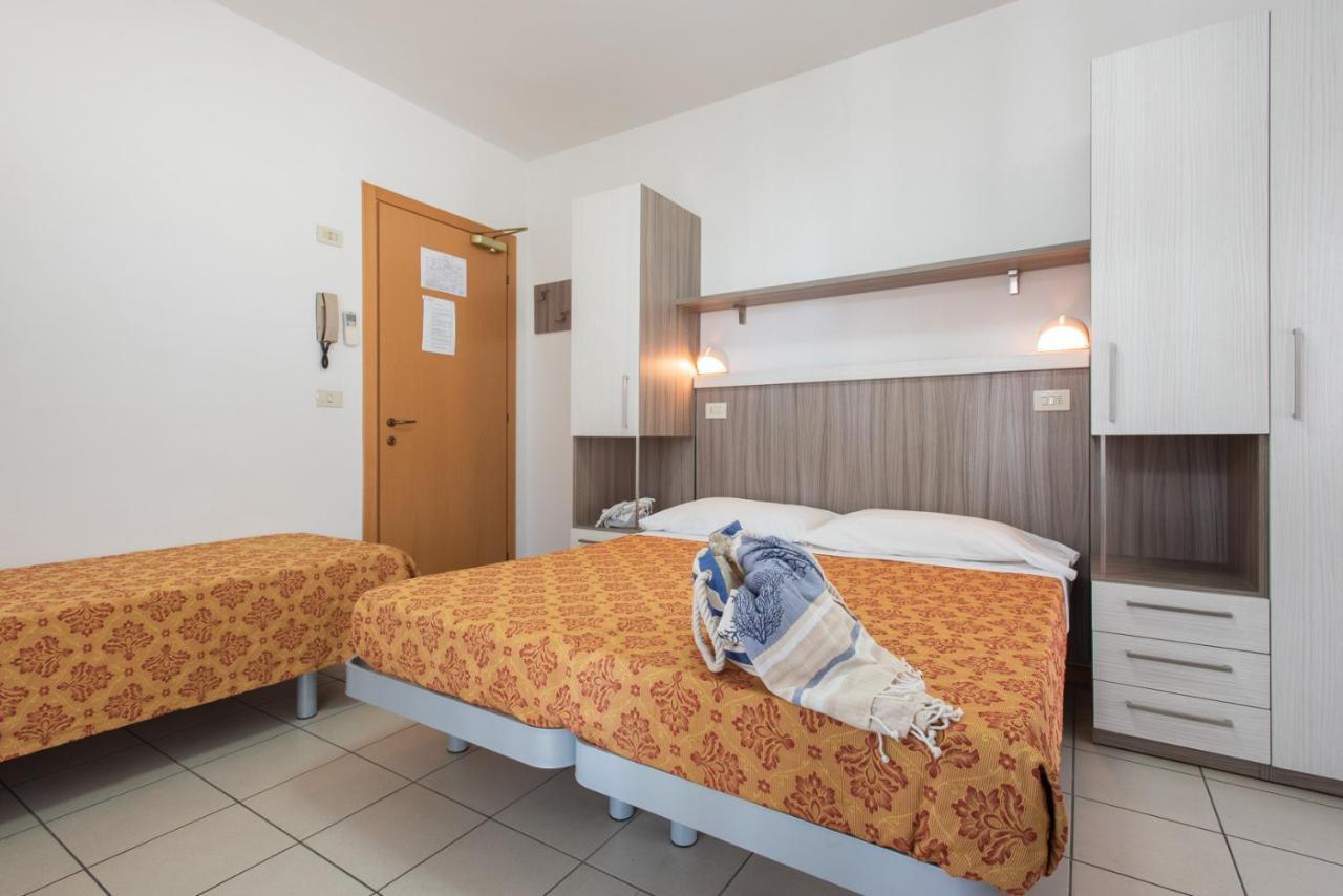Hotel Consul - Family Hotel Риччоне Екстер'єр фото