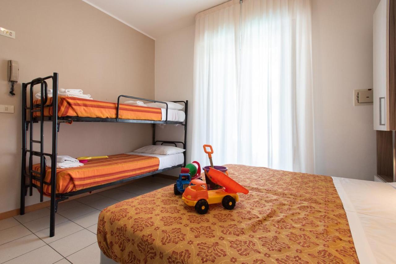 Hotel Consul - Family Hotel Риччоне Екстер'єр фото