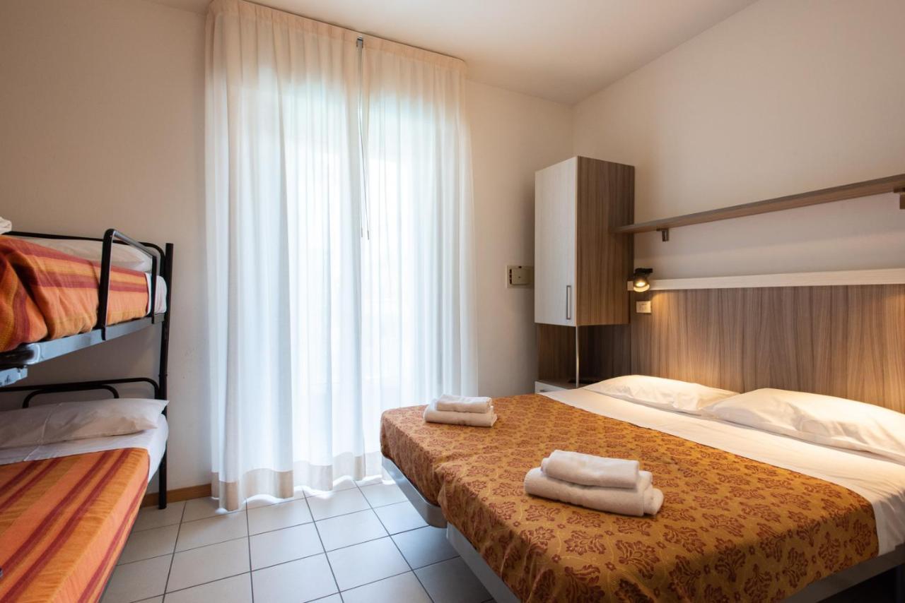 Hotel Consul - Family Hotel Риччоне Екстер'єр фото