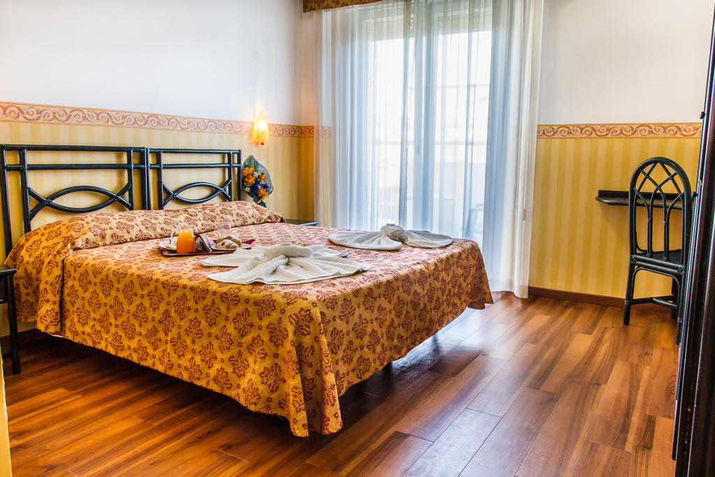 Hotel Consul - Family Hotel Риччоне Номер фото