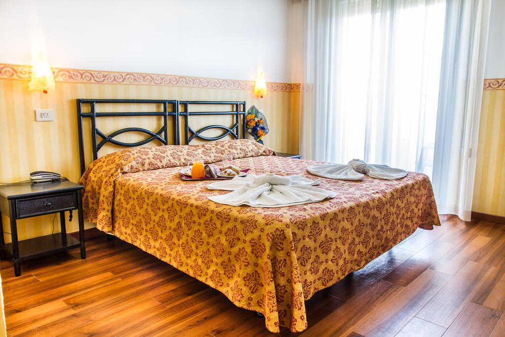 Hotel Consul - Family Hotel Риччоне Номер фото