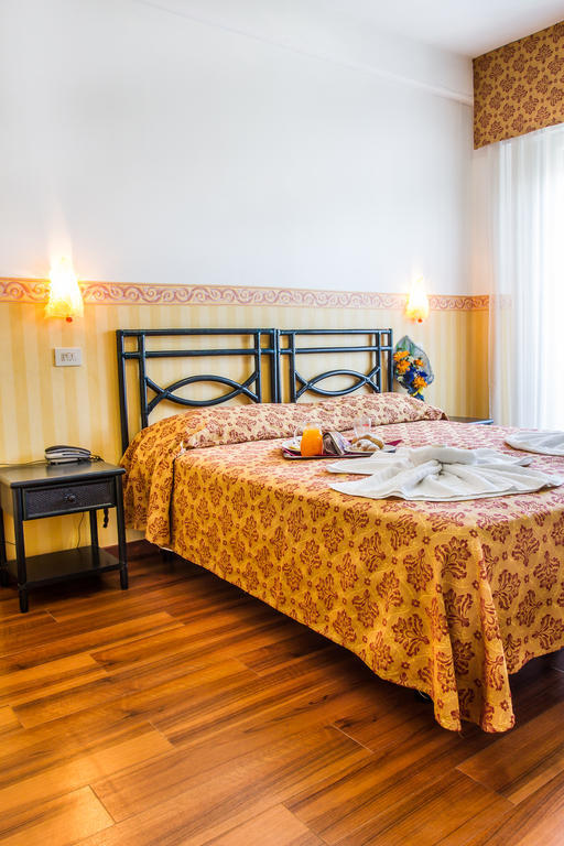 Hotel Consul - Family Hotel Риччоне Номер фото