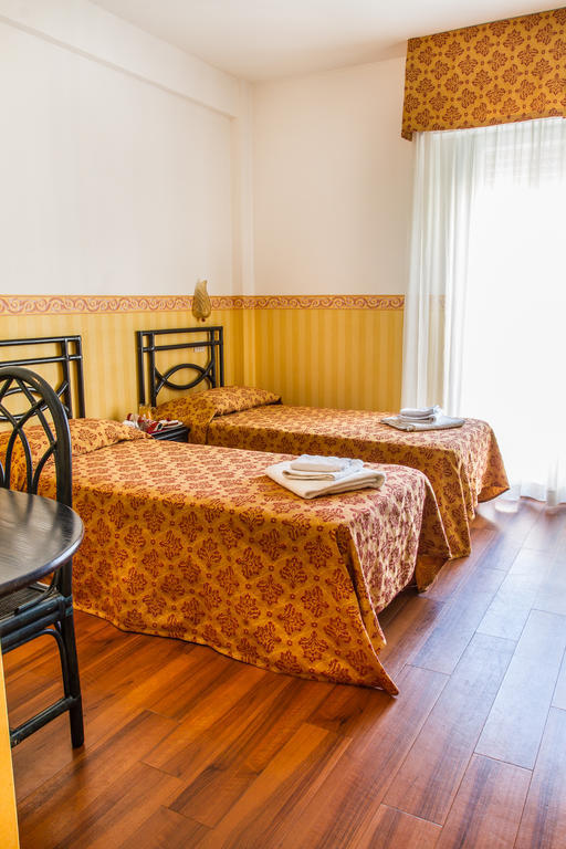 Hotel Consul - Family Hotel Риччоне Номер фото