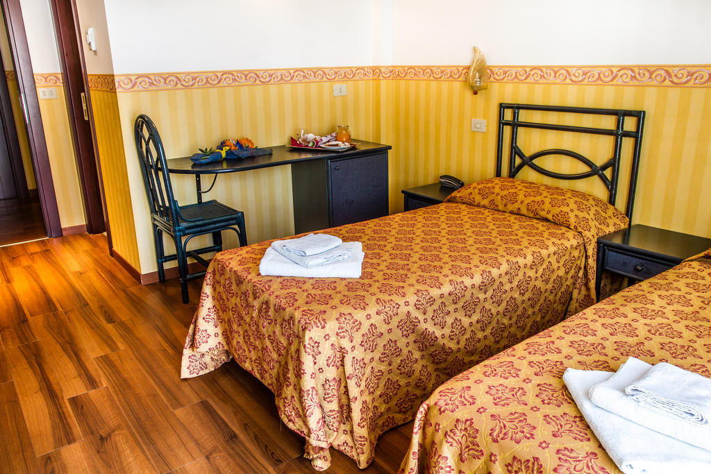 Hotel Consul - Family Hotel Риччоне Екстер'єр фото