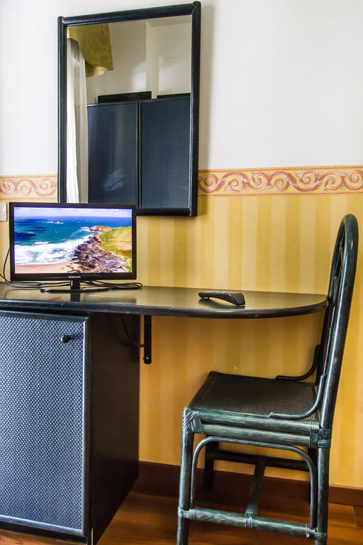 Hotel Consul - Family Hotel Риччоне Екстер'єр фото